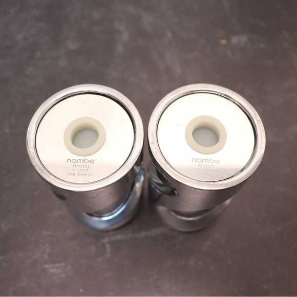 Nambe Salt & Pepper Shakers Glass And Aluminum 2010 Will Oltman MT0331 - Picture 7 of 8